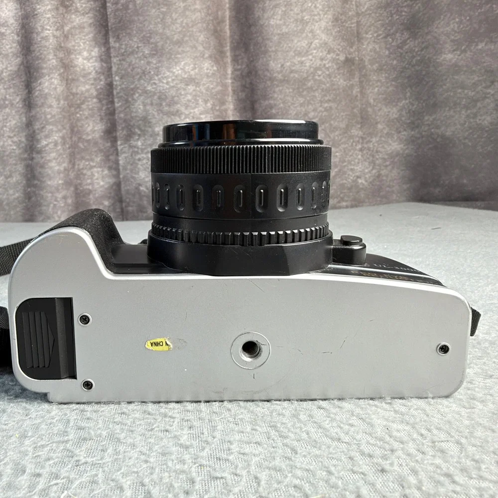Ultima UL-3000 35mm Film Camera Focus Free Optical Lens Motor Drive Silver Black